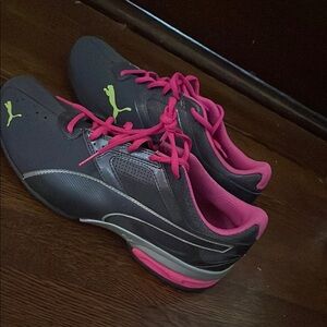 Puma Women's Gray and Pink Sneakers